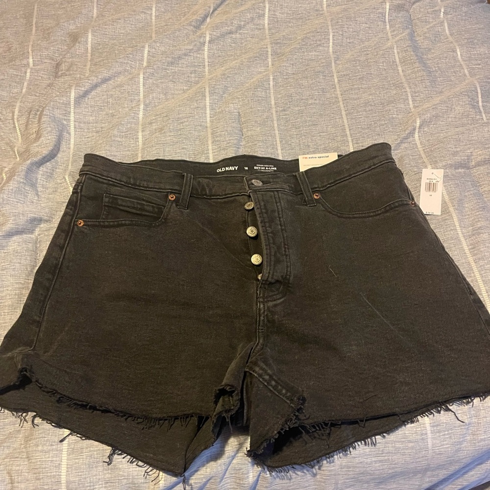 Old Navy size 16 Black sky-hi a-line shorts. Never worn, tags still on